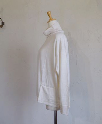 washable wool high-neck wide<br />（エクリュ）