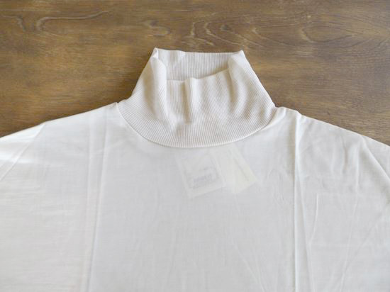 washable wool high-neck wide<br />（エクリュ）